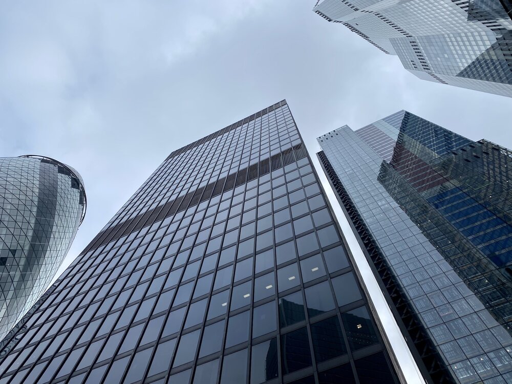  London’s glittering skyscrapers were mostly empty and dark. 