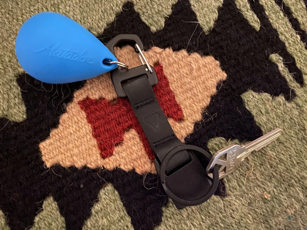  The detached keyring with a house key and Matador Droplet dry bag attached. 
