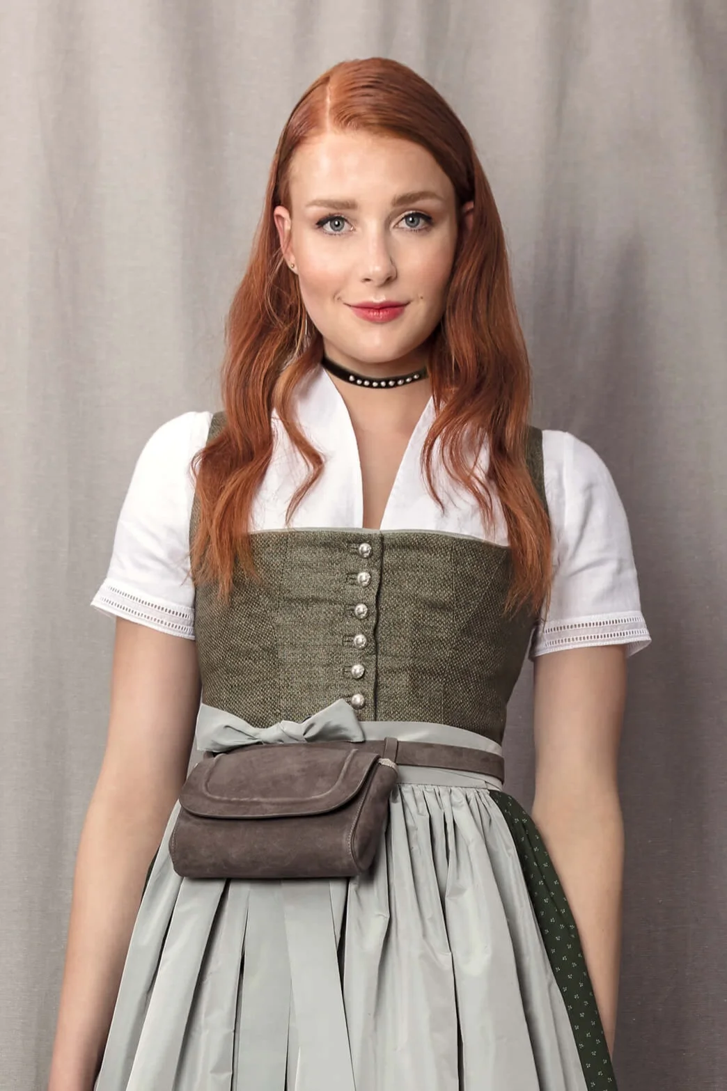 CLARA_DOROTHEA_Dirndl_Cornelia_Leinenjacquard_oliv.jpg