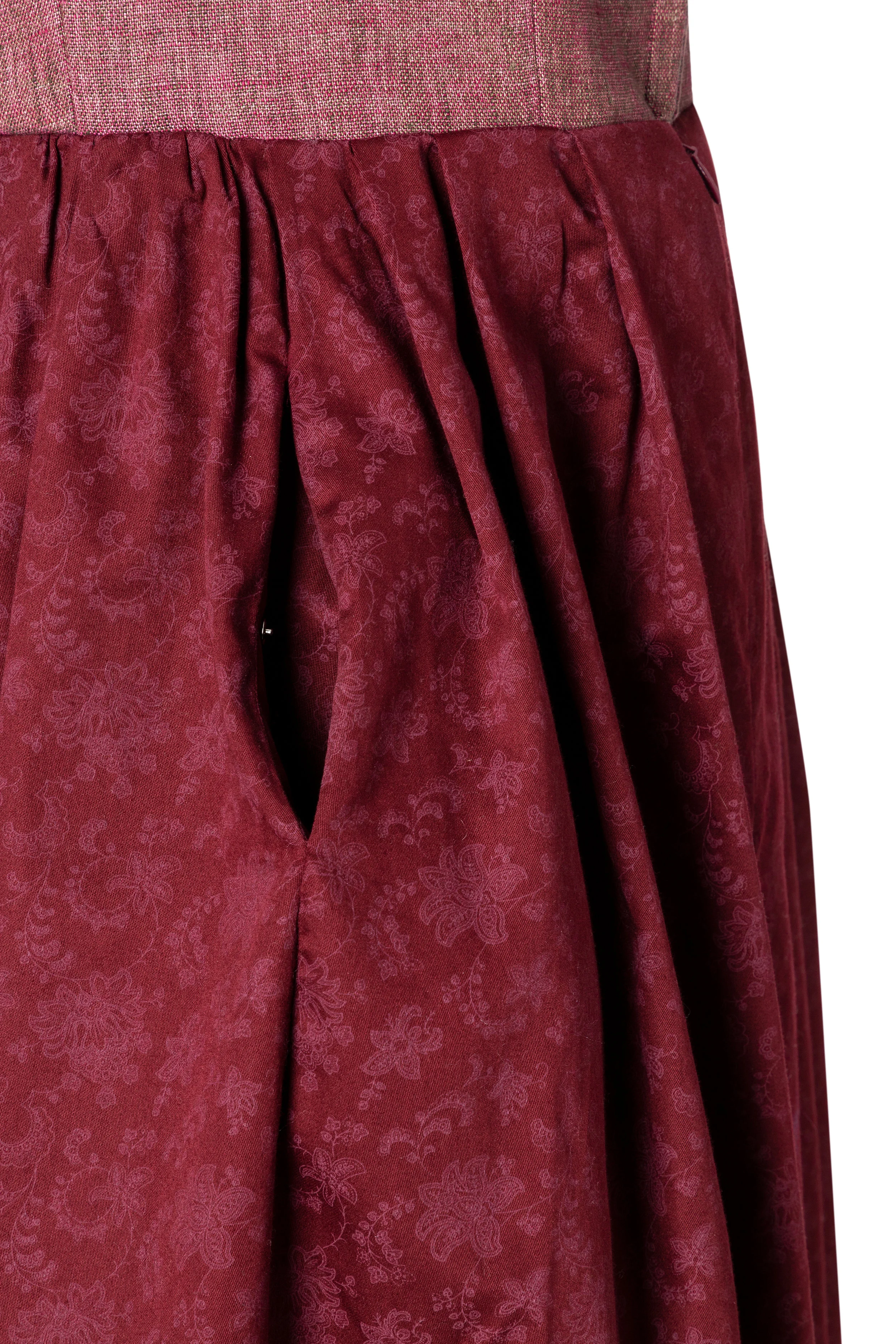 Dirndl_Clara_Leinen_rot_Detail_Rock.jpg