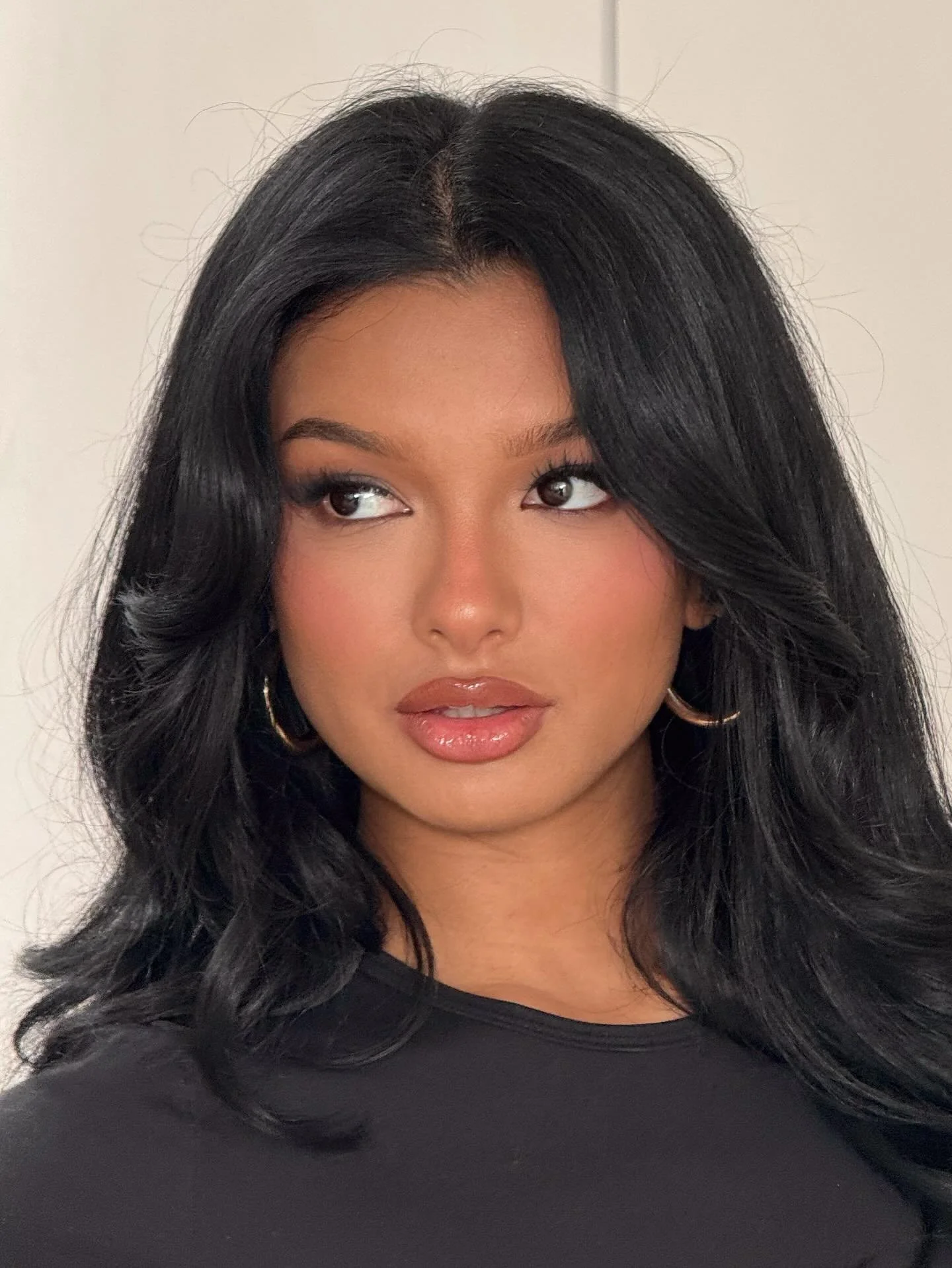 Face card @jihanhannan 🔥

Products:
@biossance lift and firm serum
@charlottetilbury magic cream 
@olehenriksen banana bright undereye cream
@fentybeauty soft lit foundation mixed with @makeupbymario surreal skin
@hudabeauty faux filter concealer
Ey