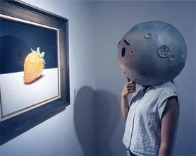 影响交际   满脸痘坑导致心理自卑，根本不敢出门见人，更别说四处交友了。