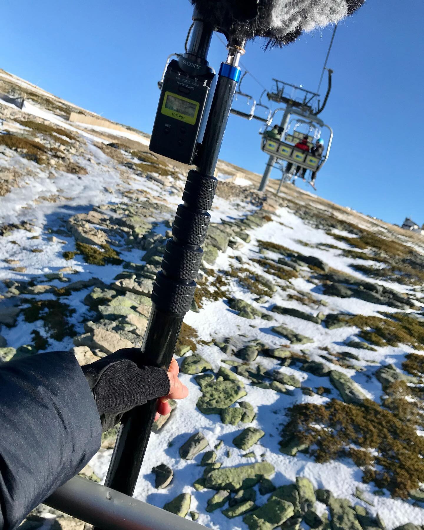 Sound up high! Recording the two contributors riding the ski lift in the front.
.
.
.
.
.
#onlocation #locationsound #soundmixers #soundrecordist #soundforfilm #soundforpicture #lifeonset #sounddepartment #productionsound #film #filmmaking #filmcrew 