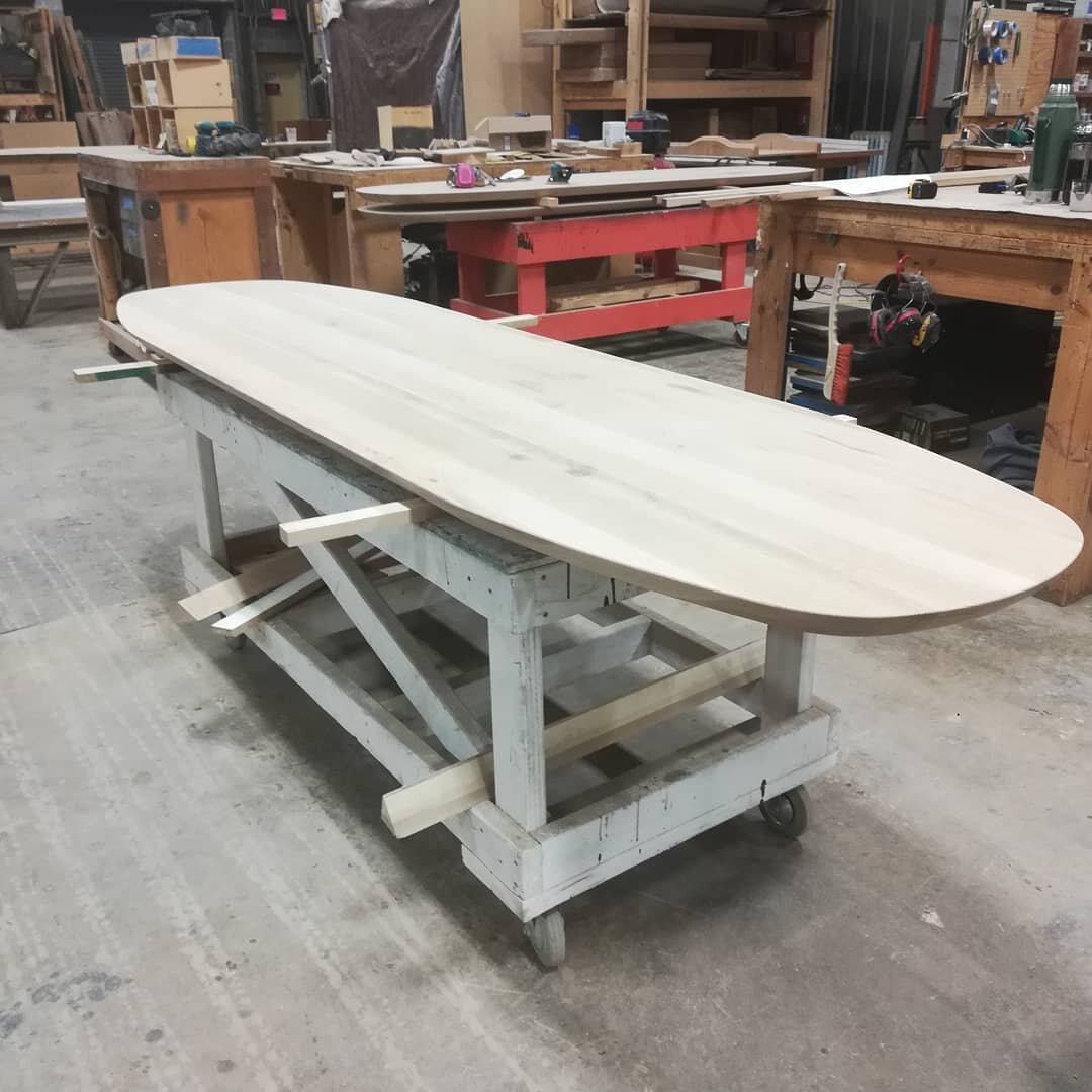 😎 So far so good! We're really enjoying how this piece is coming out. At this stage, we're doing quite a bit of finish preparation l. Aka sanding! &bull;
&bull;
#atlanta #atl #madeinatlanta #oak #sidegrain #wood #woodshop #woodworking #woodgrain #wo