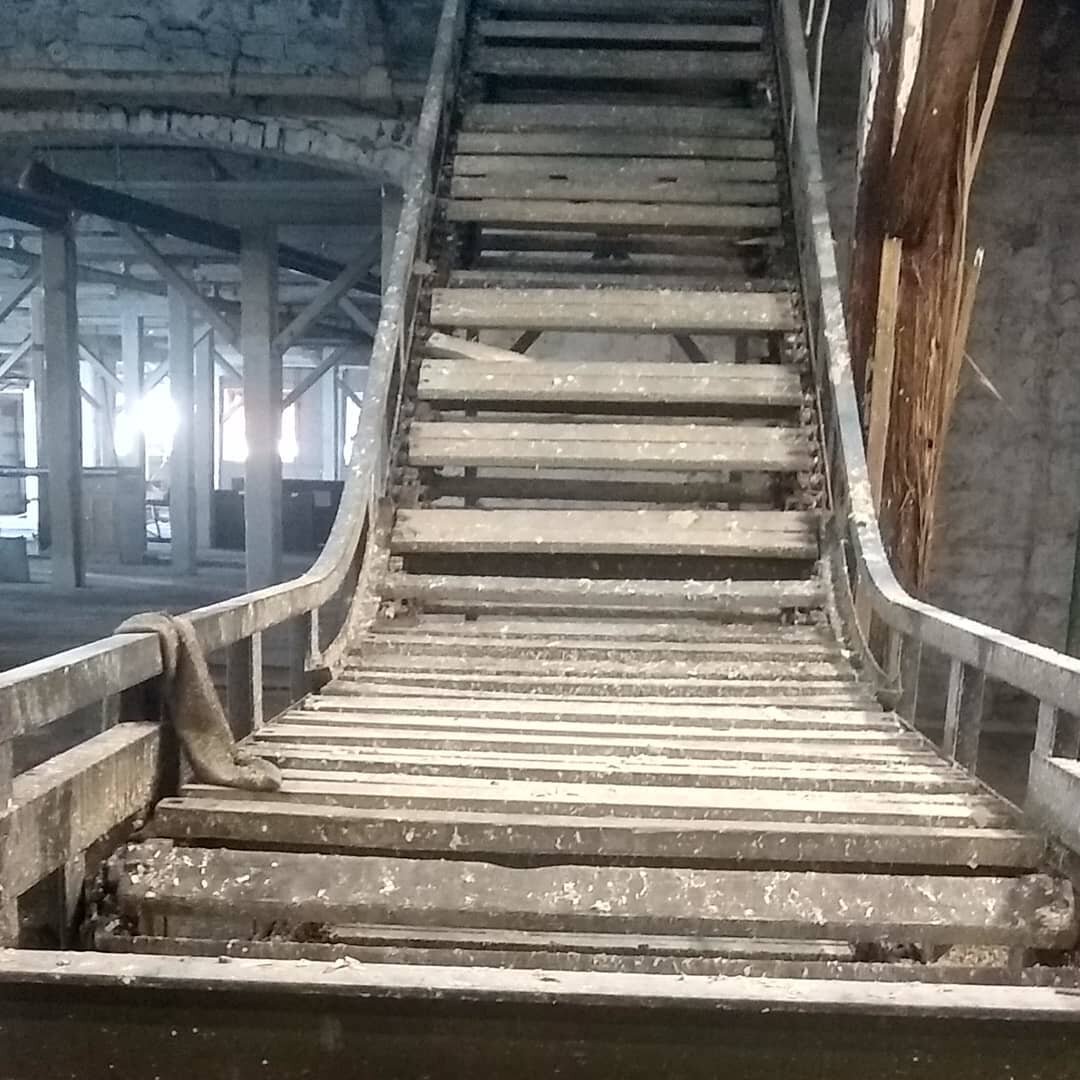 How cool is this conveyor!? It's antiquity is unclear, but #veryold and it still works!  It makes a cool clinking sound when it runs.  Could use some TLC tho.  The ceiling is being pressure washed  hence the mess.  #oldbuilding #workshop #atl #oldmac