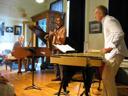 Joe Locke performing with Armen & Marc