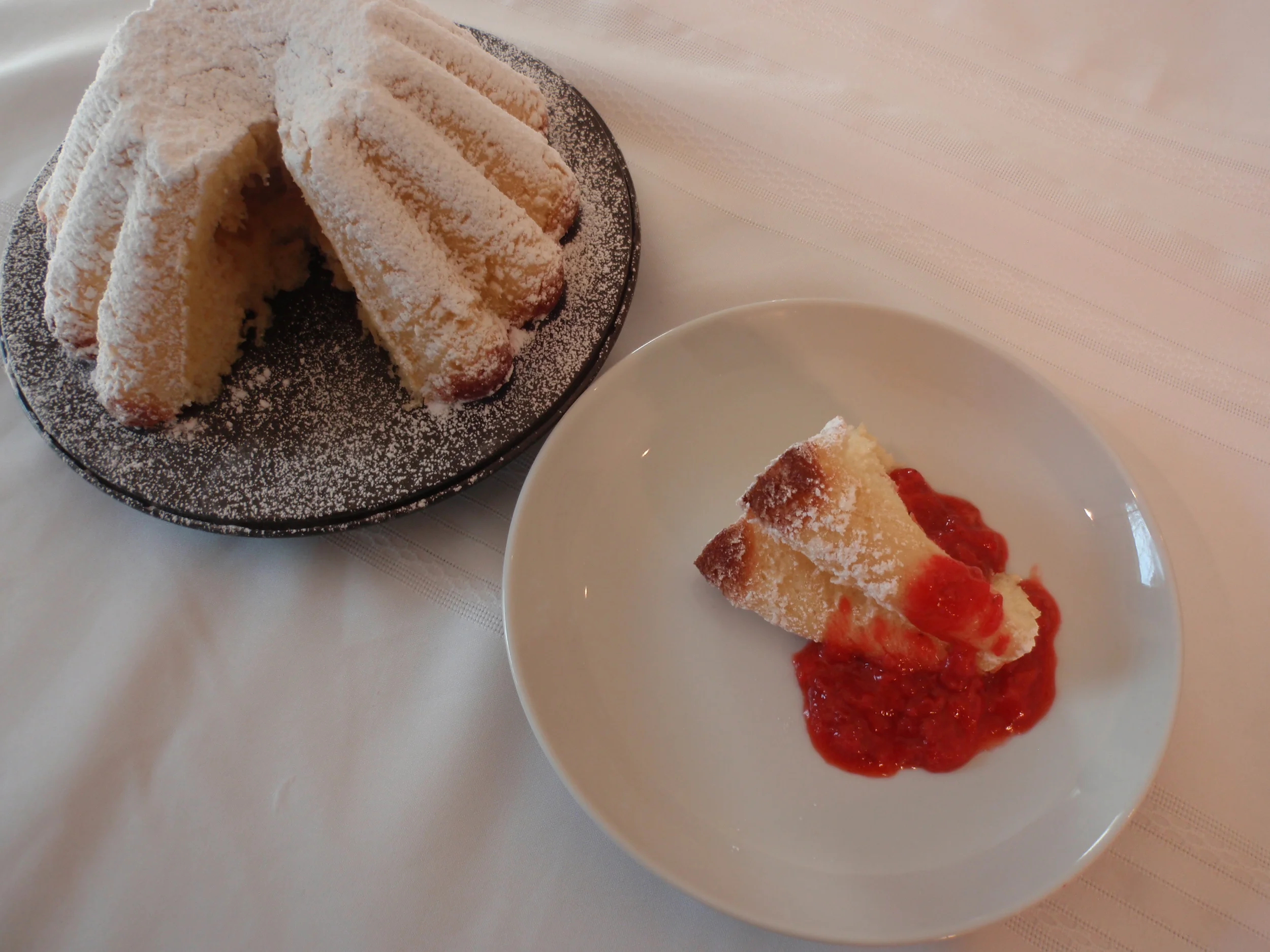 Brioche Mousseline with Strawberry Sauce