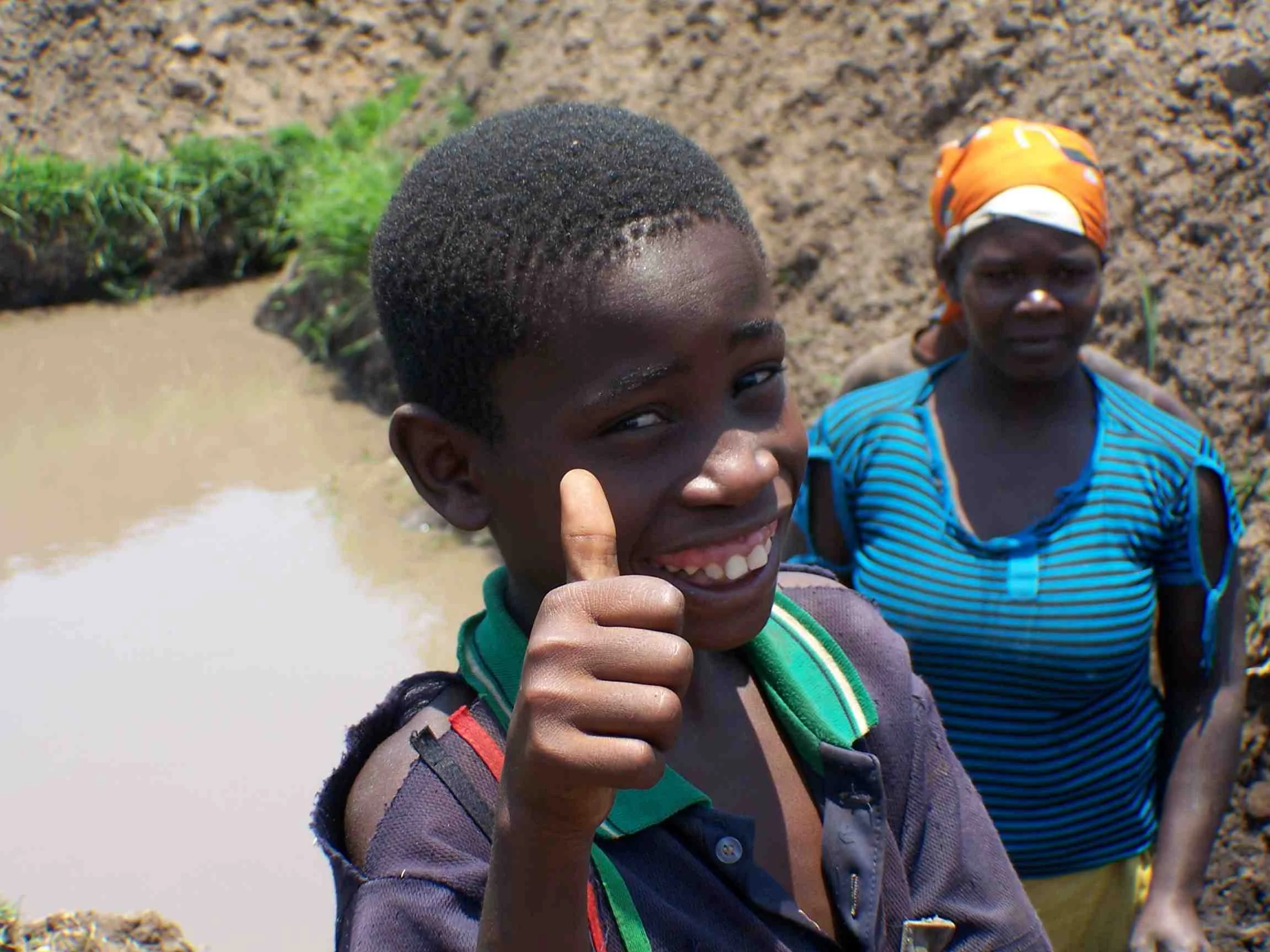REGALA SONRISAS FOTO MALAWI.jpg