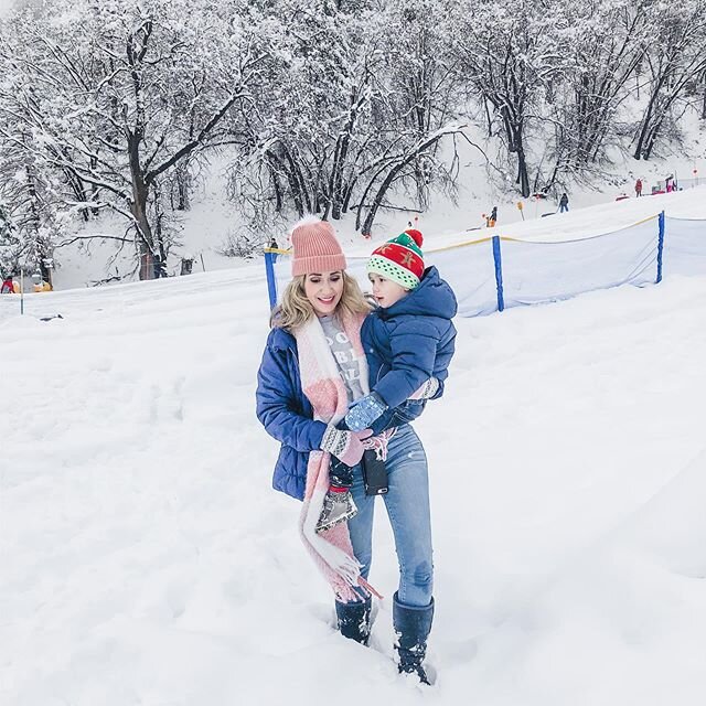 #SurfOrSki the beauty of Southern California...I love it!! Throwing it back to searching for Olaf ☃️with my little man&hellip; I&rsquo;m ready to go again!! #sponsored Love that cleansing feel of fresh snow. ❄️Hayden brings up our day trip to the mou