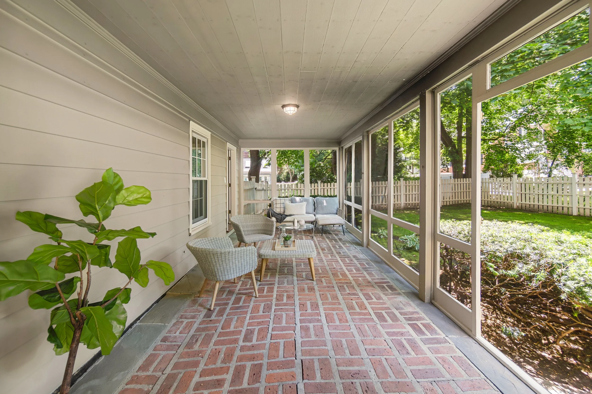 330 Emery Dr E, Stamford, CT (EDIT)