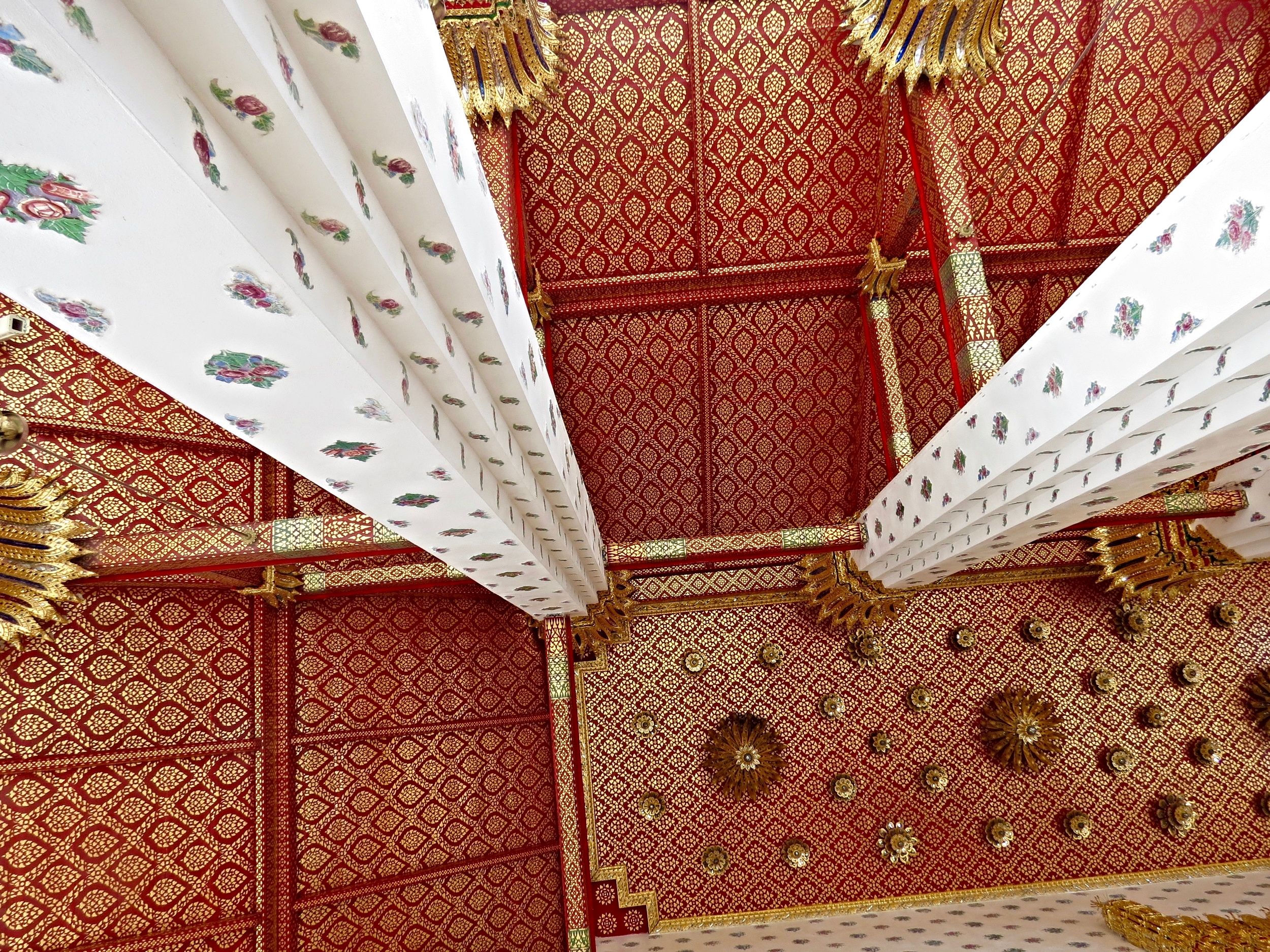 ceiling of Wat Arun.jpg