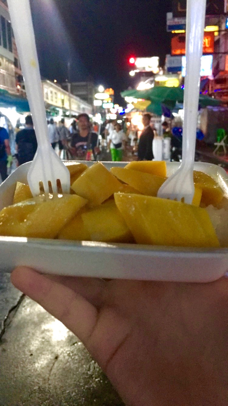 mango w- sticky rice at Khao San .jpg