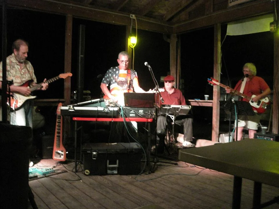 Live music by Makandabred Band