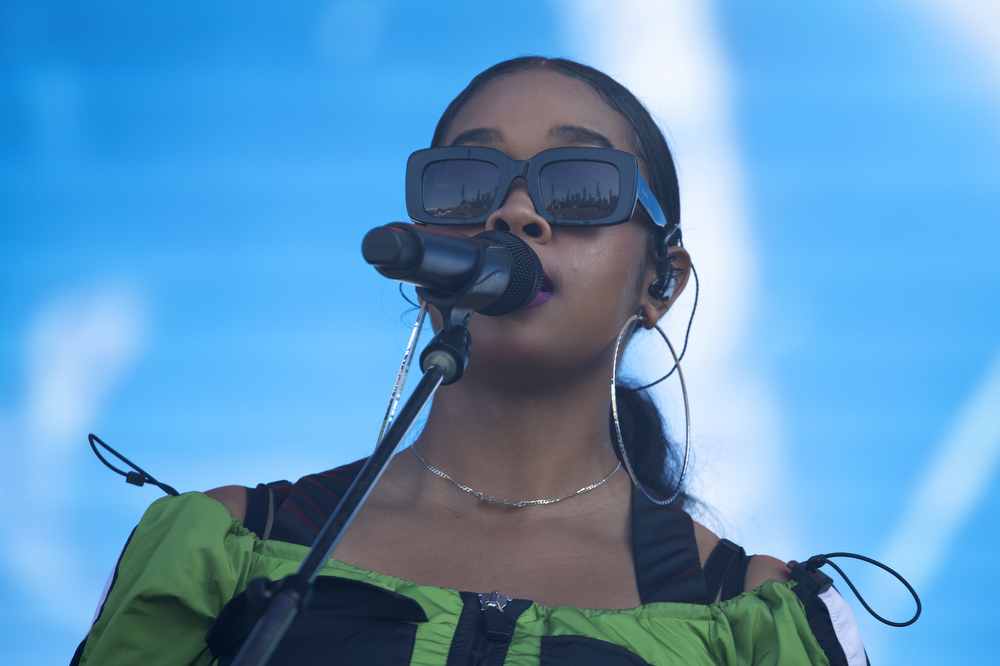 H..E.R. performs at Lollapalooza Thursday, August 1, 2019, in Chicago. (Erin Hooley/Chicago Tribune)