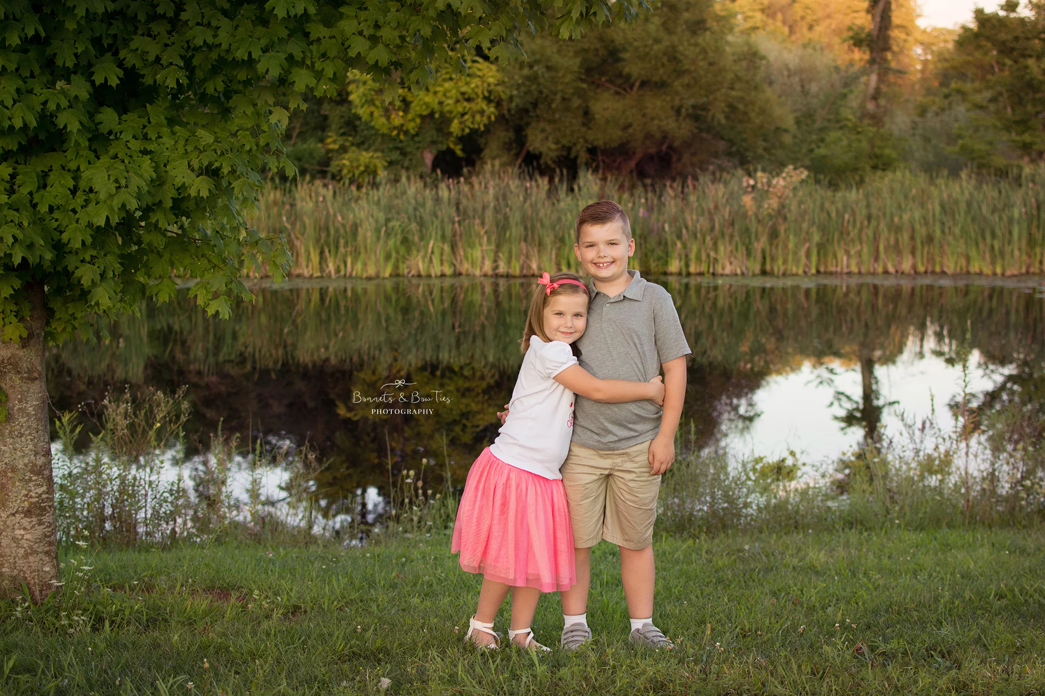 sister and brother photography pose.jpg