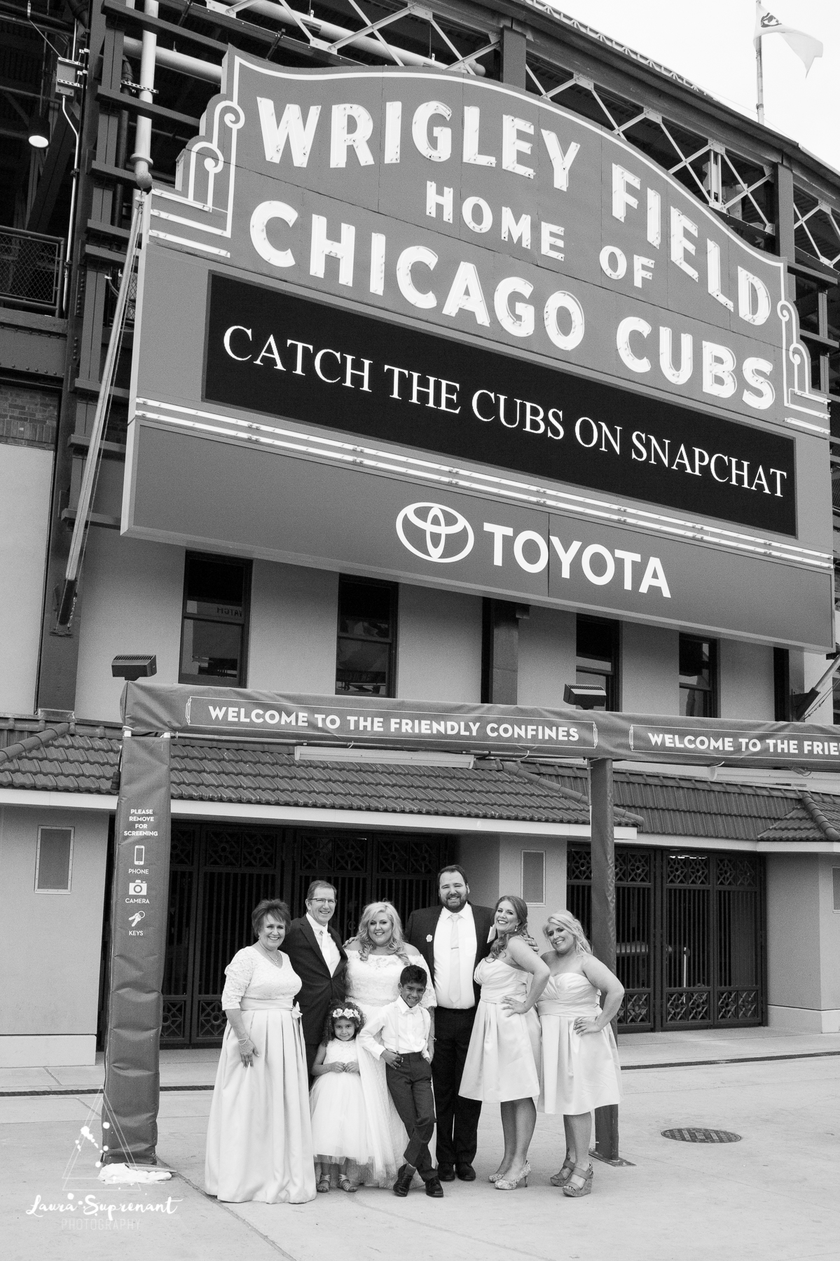 wedding_photography_chicago_wrigley_field_ravenswood_event_center_laura_suprenant (39 of 82).jpg