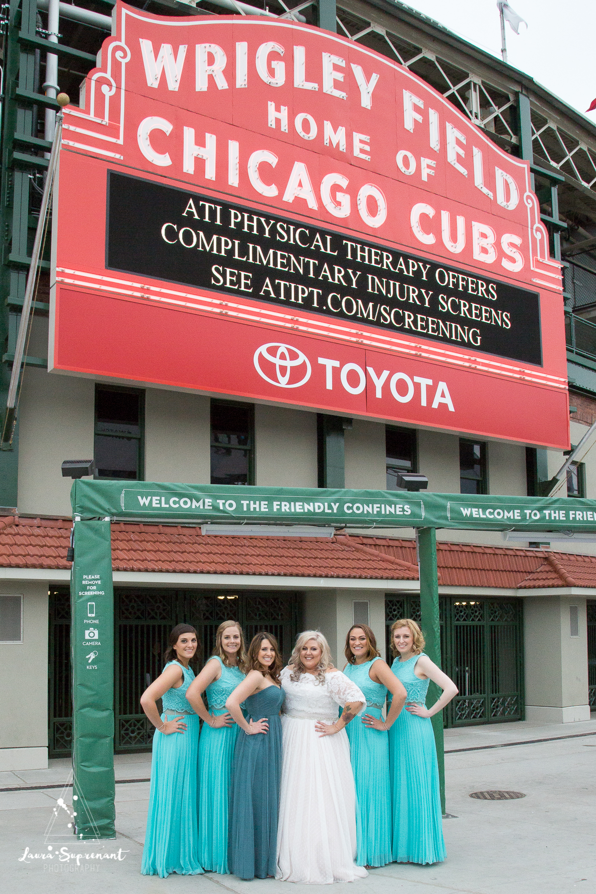 wedding_photography_chicago_wrigley_field_ravenswood_event_center_laura_suprenant (43 of 82).jpg