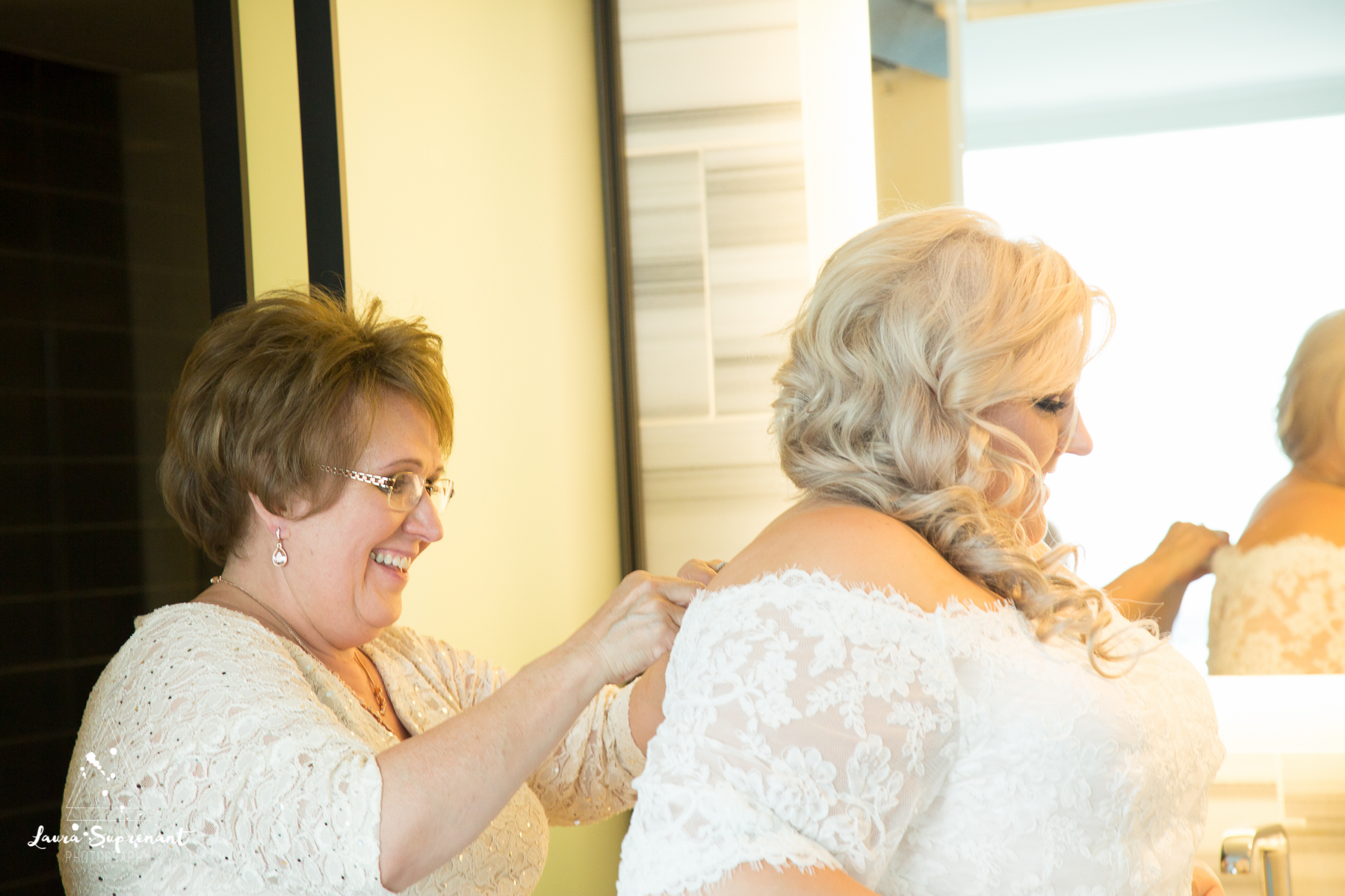 wedding_photography_chicago_wrigley_field_ravenswood_event_center_laura_suprenant (72 of 82).jpg