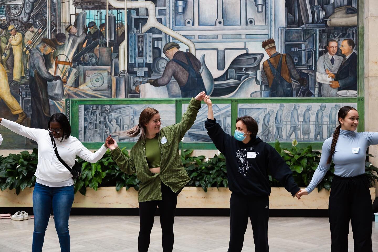 DanceAbility in Rivera Court with @detroitdisabilitypower. More pics on the blog✨
.
.
.
.
#disability #diegorivera #danceability #ddp #detroit #detroitinstituteofarts