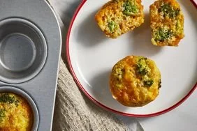 Baked Broccoli-Cheddar Quinoa Bites