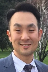 DR. EDDIE LEE Edward Lee is a Clinical Assistant Professor of Medicine at USC and teaches residents and medical students at Keck Medical Center and Los Angels County+USC Medical Center. He is a physician leader who has worked for many years in non-profit leadership. He enjoys caring for homeless patients as a volunteer physician.