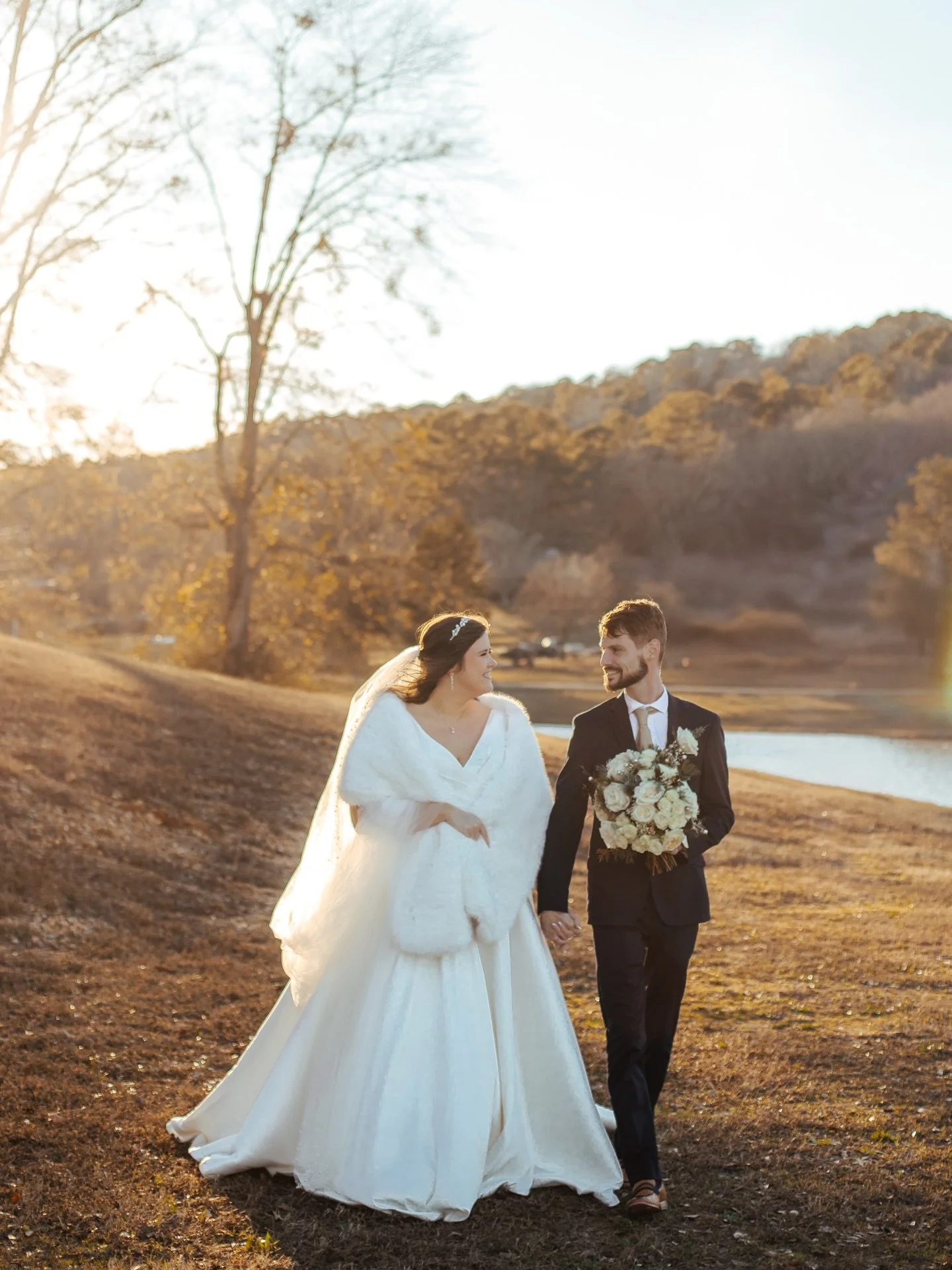 Jacqueline and Ben at golden hour. ✨🤩 

Associate shot for @matt.kendall95