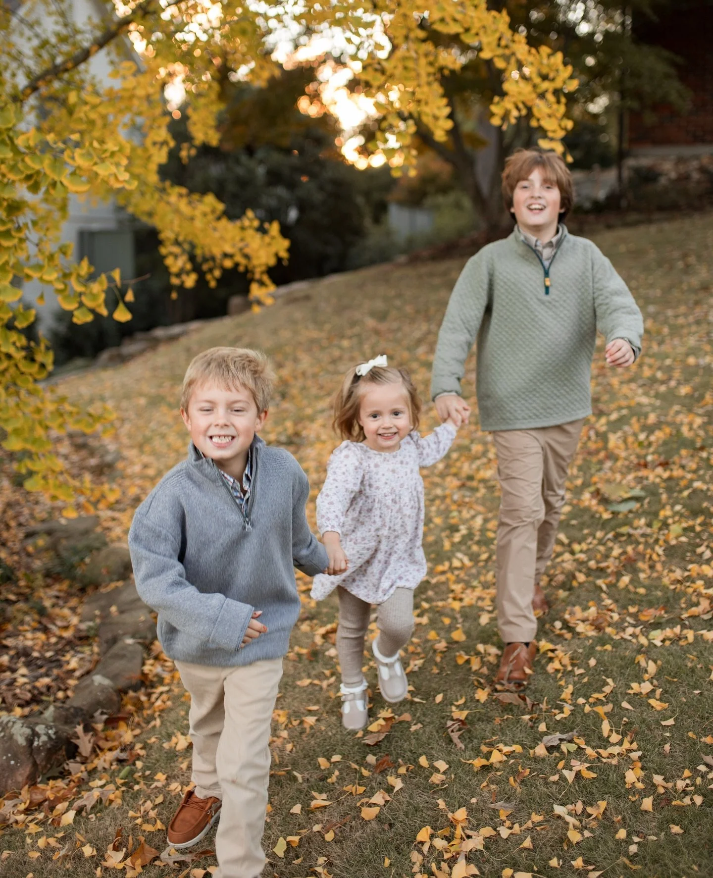 Finished up my last set of Fall minis with the sweetest fam. Love these cuties!! 🧡🍁