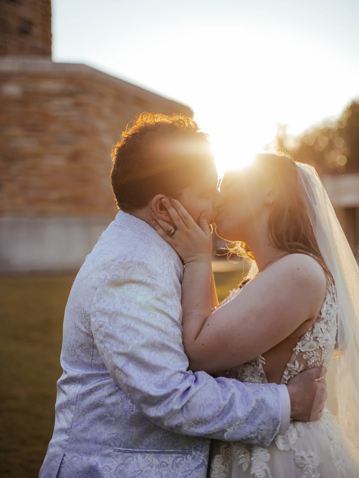 Ashley and Ben are married! 💍💒🌅🗽🍁 The most beautiful fall day with the prettiest blue sky just for these two. 💕