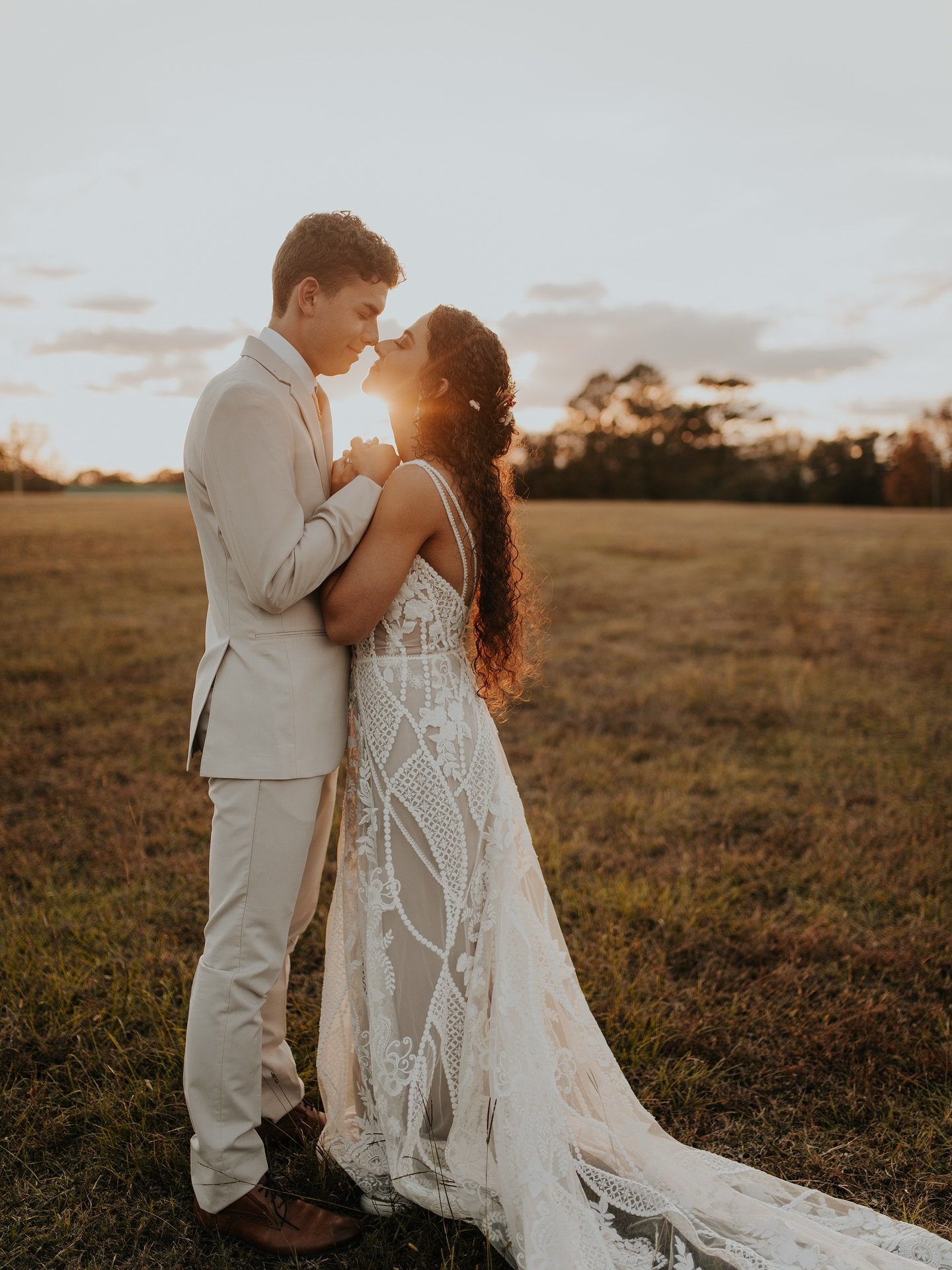 Fall weddings are my FAVORITE! 👏🏻🍁🍂🤎💛🧡❤️