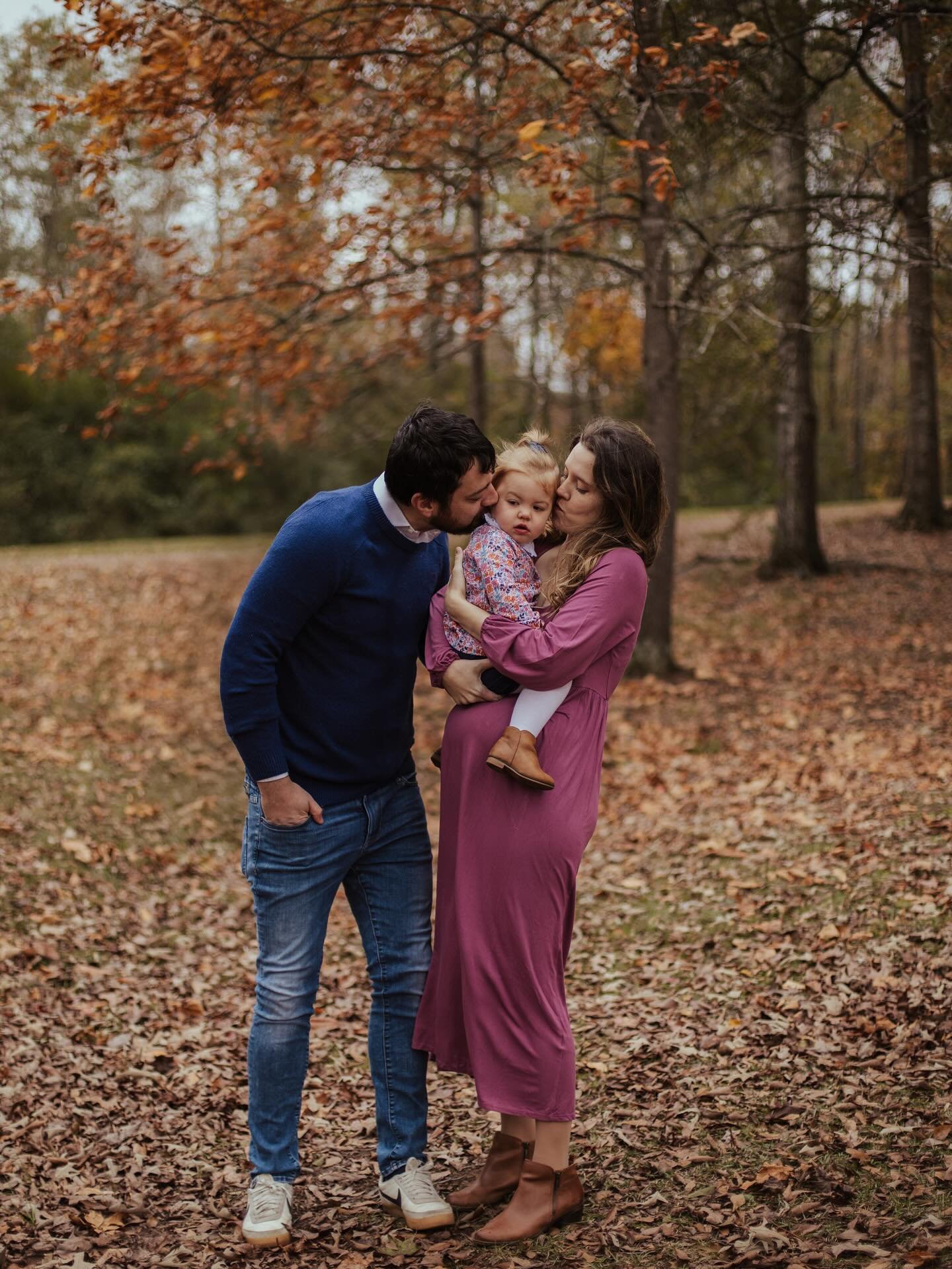 Its mini session time!! I&rsquo;m just gonna go ahead and usher in the best season (Fall, obviously) by opening up the books for Fall minis, starting today!! You can find the form in the link in my bio as well as my stories. Spaces are limited, so sn