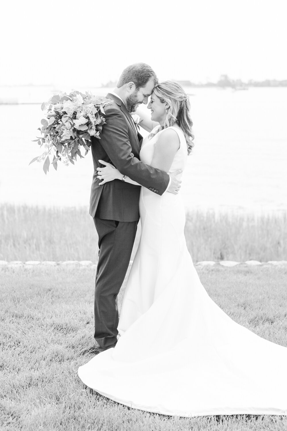 the-inn-at-longshore-intimate-wedding-westport-connecticut-photographer-laura-mike-shaina-lee-photography-photo