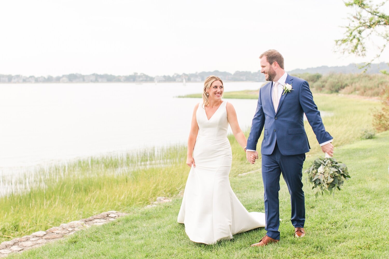 the-inn-at-longshore-intimate-wedding-westport-connecticut-photographer-laura-mike-shaina-lee-photography-photo