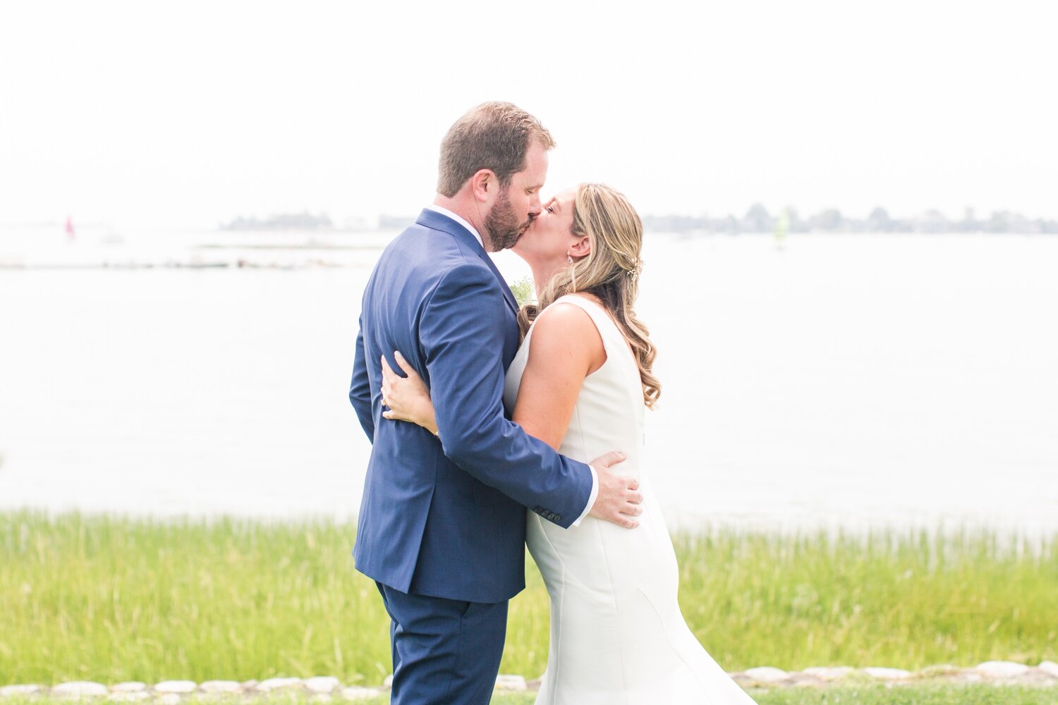 the-inn-at-longshore-intimate-wedding-westport-connecticut-photographer-laura-mike-shaina-lee-photography-photo