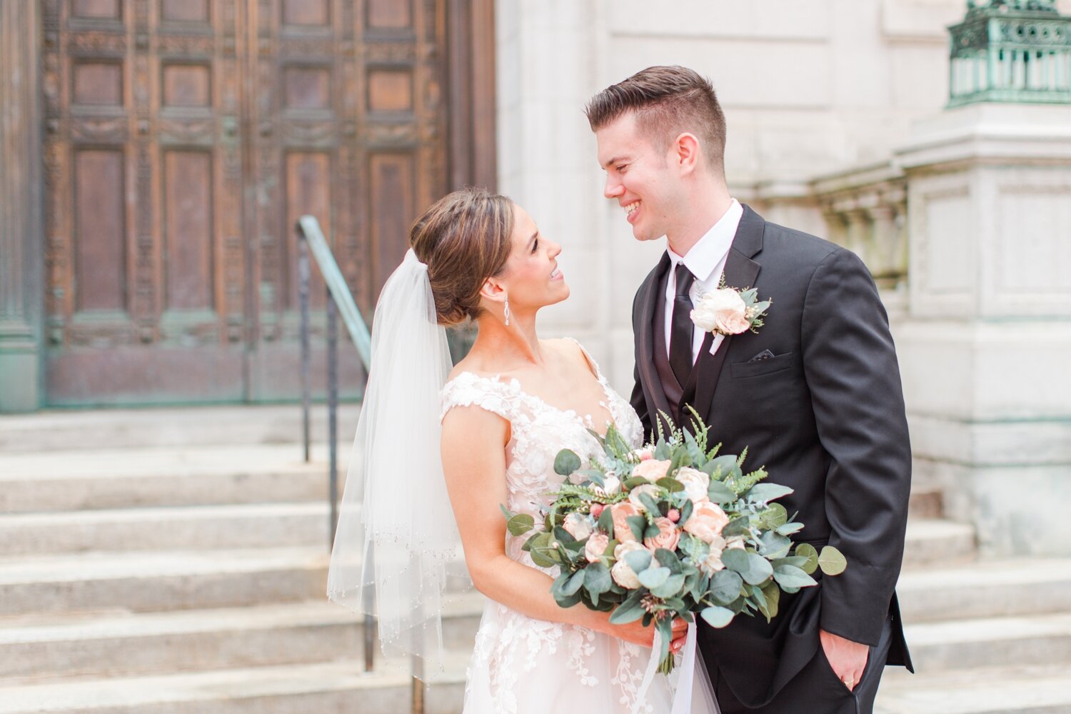 hartford-city-hall-wedding-bride-groom-bouquet