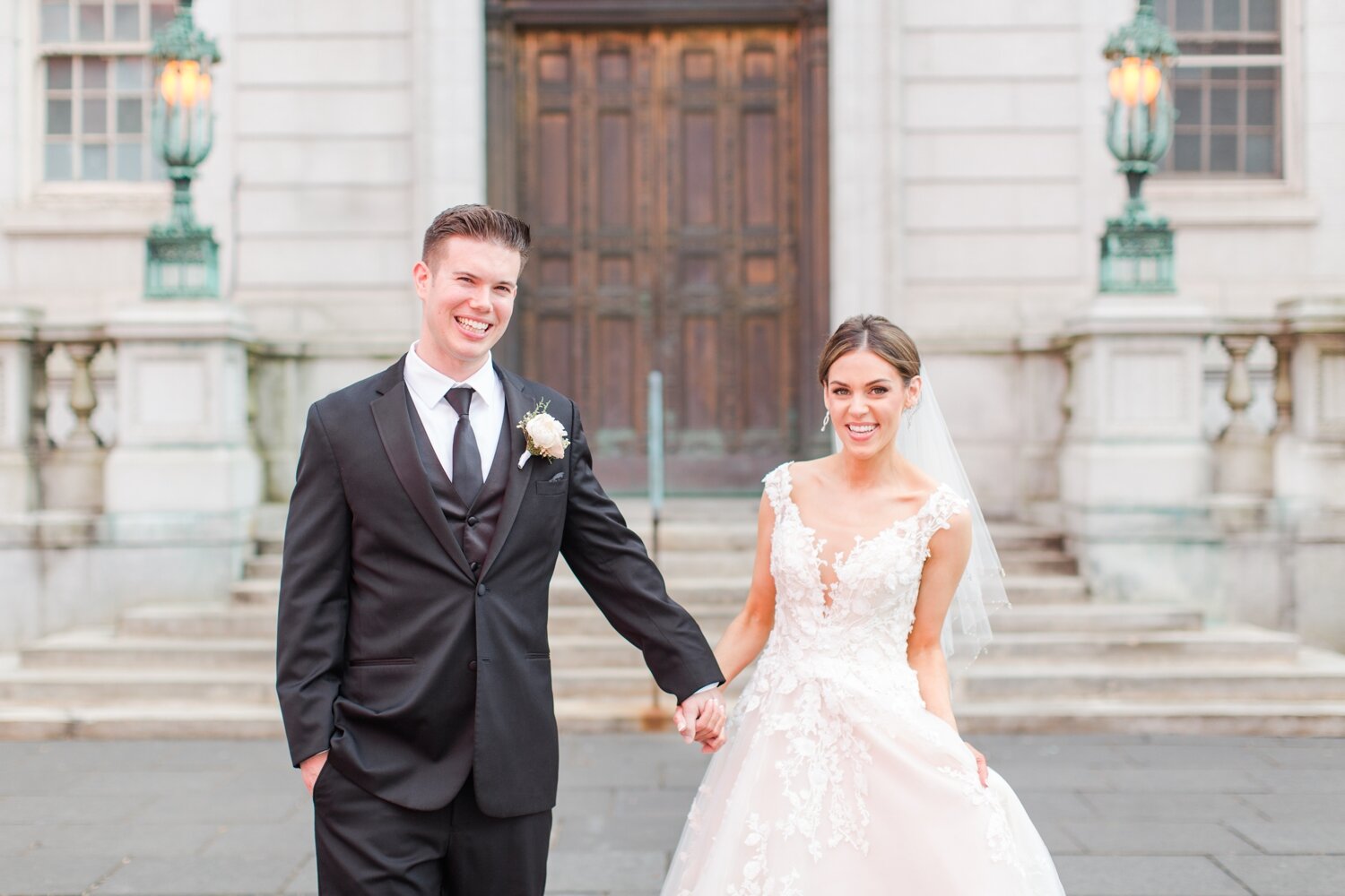 hartford-city-hall-wedding-classic-bride-groom
