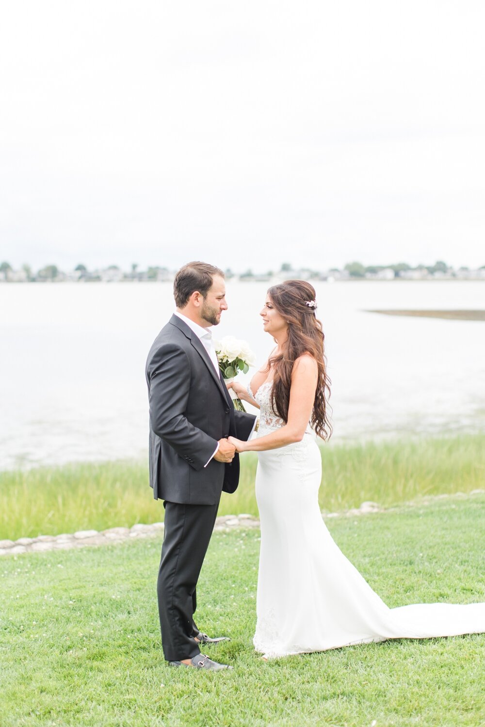 modern-summer-wedding-inn-at-longshore-westport-connecticut-photographer-shaina-lee-photography