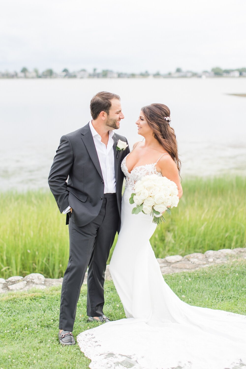 modern-summer-wedding-inn-at-longshore-westport-connecticut-photographer-shaina-lee-photography