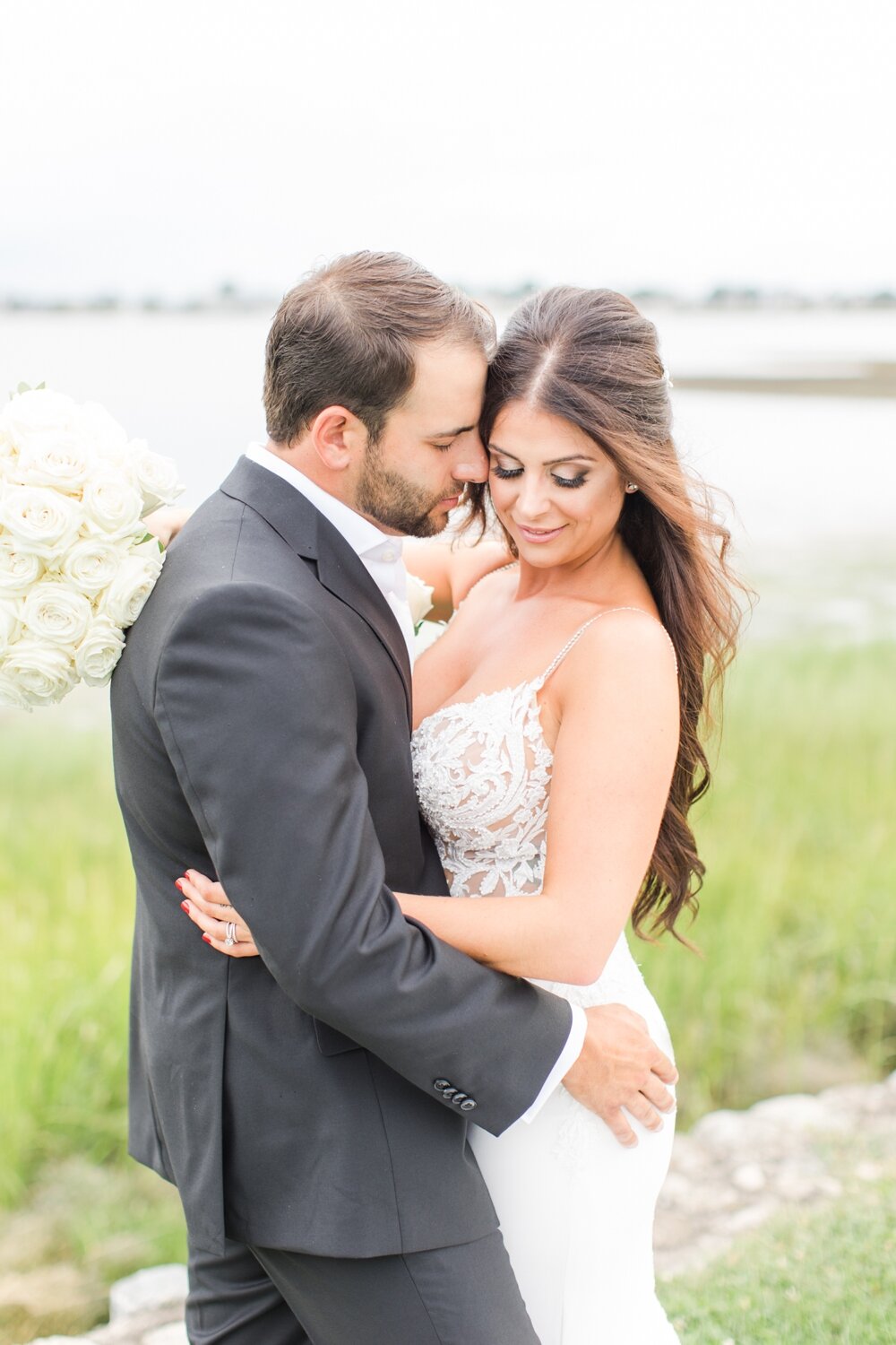 modern-summer-wedding-inn-at-longshore-westport-connecticut-photographer-shaina-lee-photography