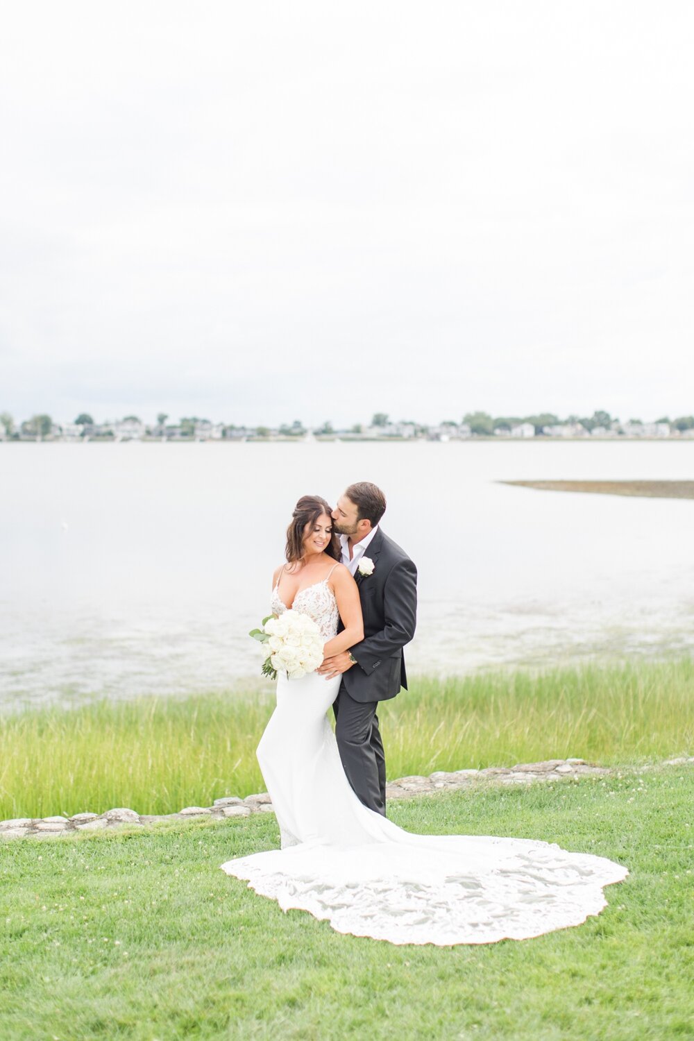 modern-summer-wedding-inn-at-longshore-westport-connecticut-photographer-shaina-lee-photography