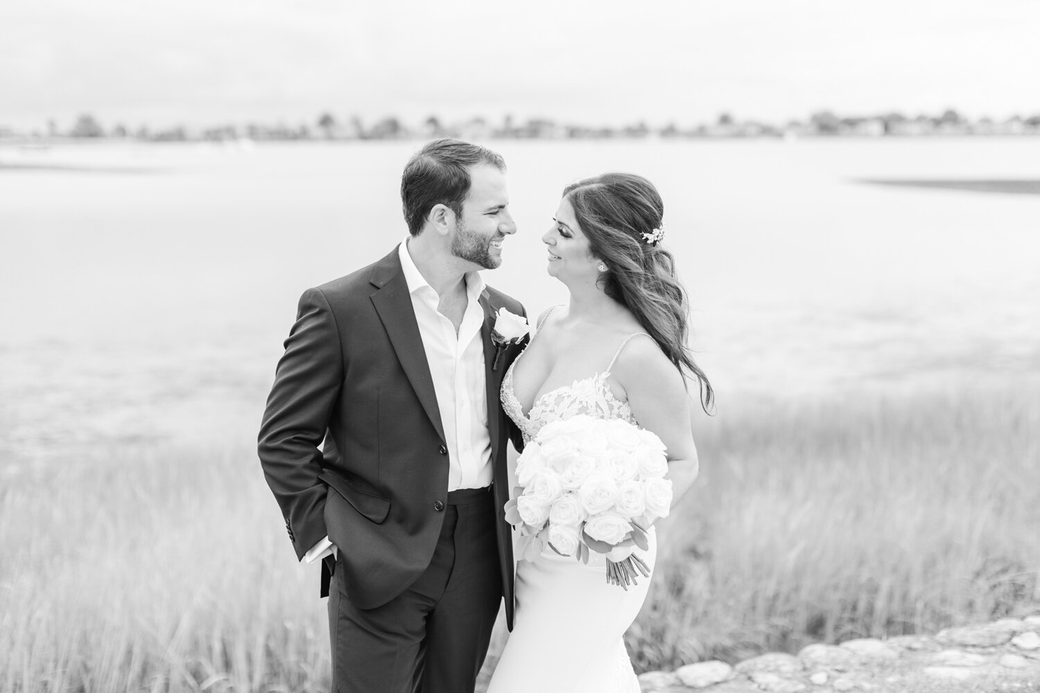 modern-summer-wedding-inn-at-longshore-westport-connecticut-photographer-shaina-lee-photography