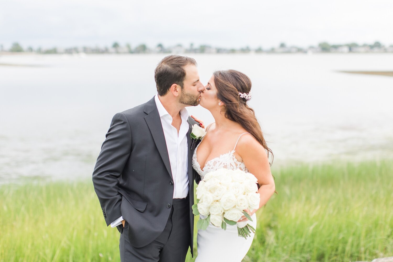 modern-summer-wedding-inn-at-longshore-westport-connecticut-photographer-shaina-lee-photography