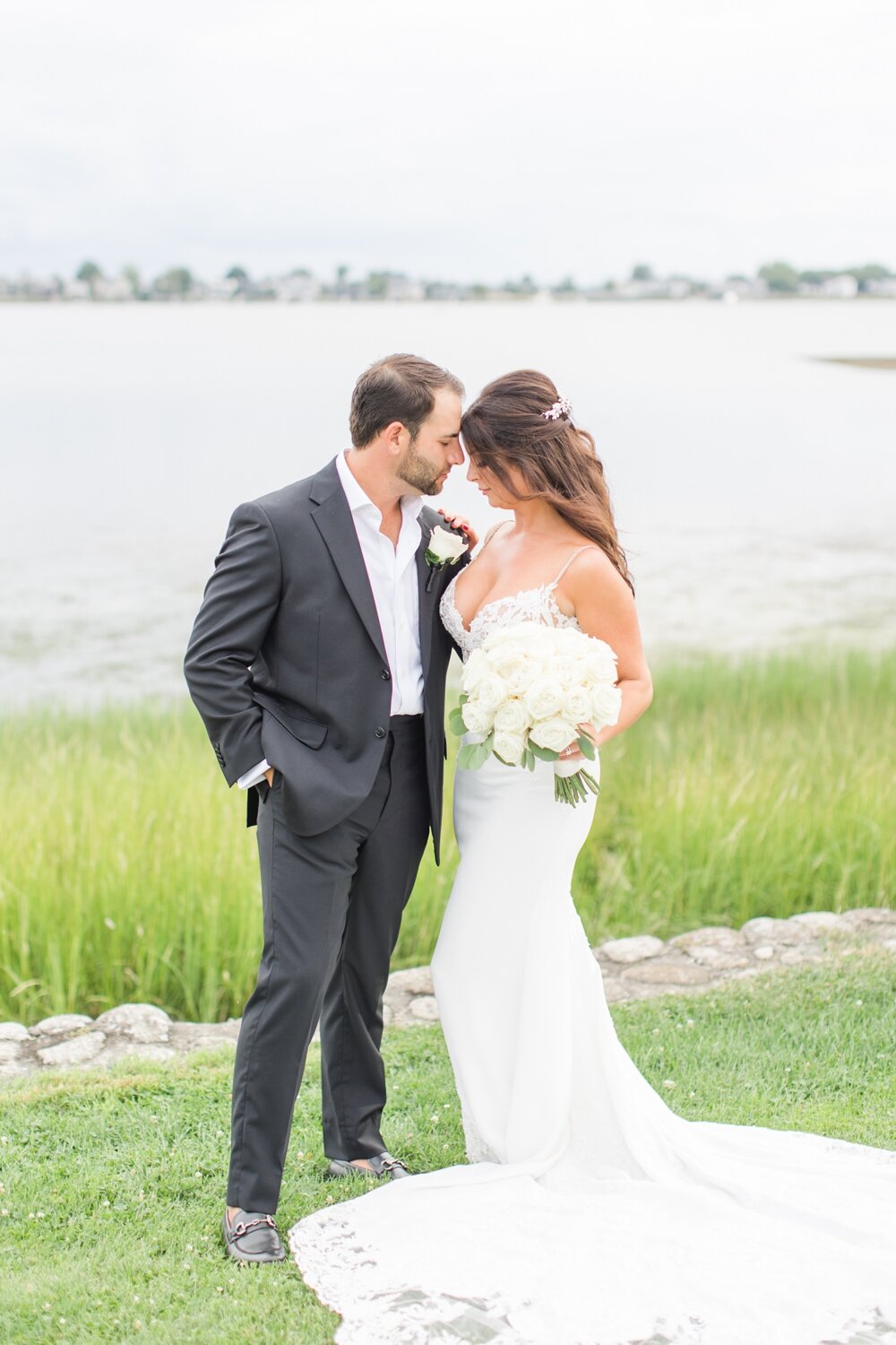 modern-summer-wedding-inn-at-longshore-westport-connecticut-photographer-shaina-lee-photography