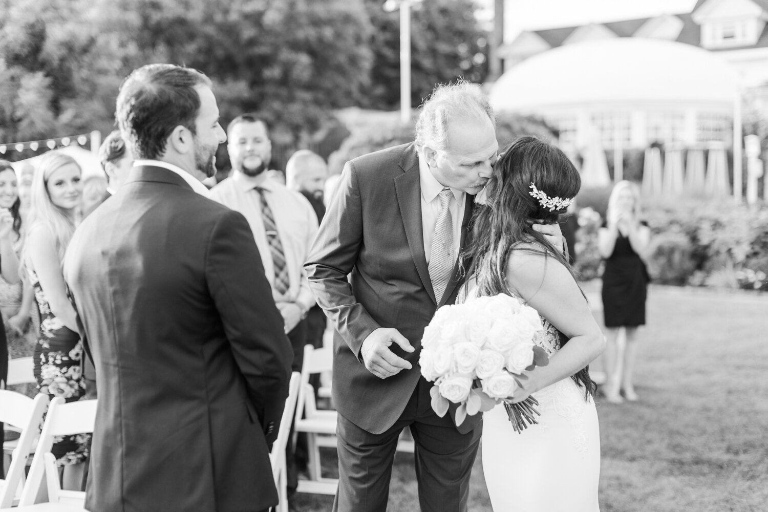 modern-summer-wedding-inn-at-longshore-westport-connecticut-photographer-shaina-lee-photography