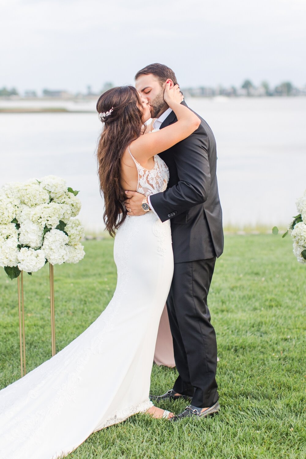 modern-summer-wedding-inn-at-longshore-westport-connecticut-photographer-shaina-lee-photography