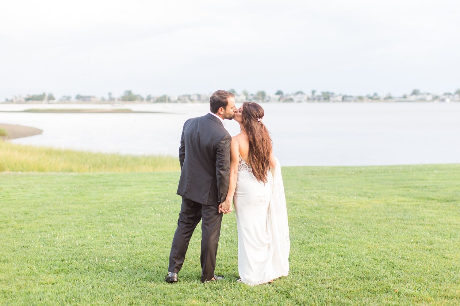 modern-summer-wedding-inn-at-longshore-westport-connecticut-photographer-shaina-lee-photography