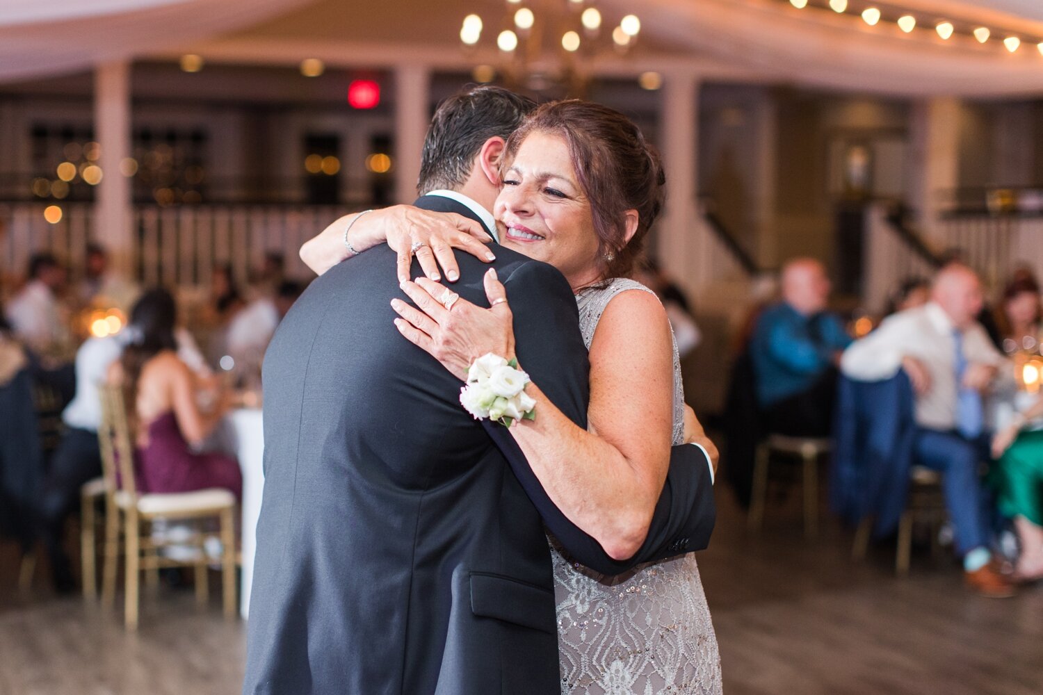 modern-summer-wedding-inn-at-longshore-westport-connecticut-photographer-shaina-lee-photography