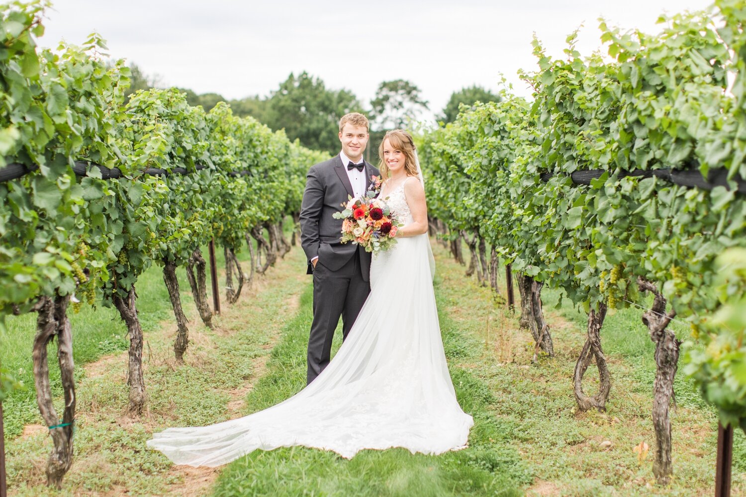 jonathan-edwards-winery-wedding-north-stonington-connecticut-photographer-shaina-lee-photography