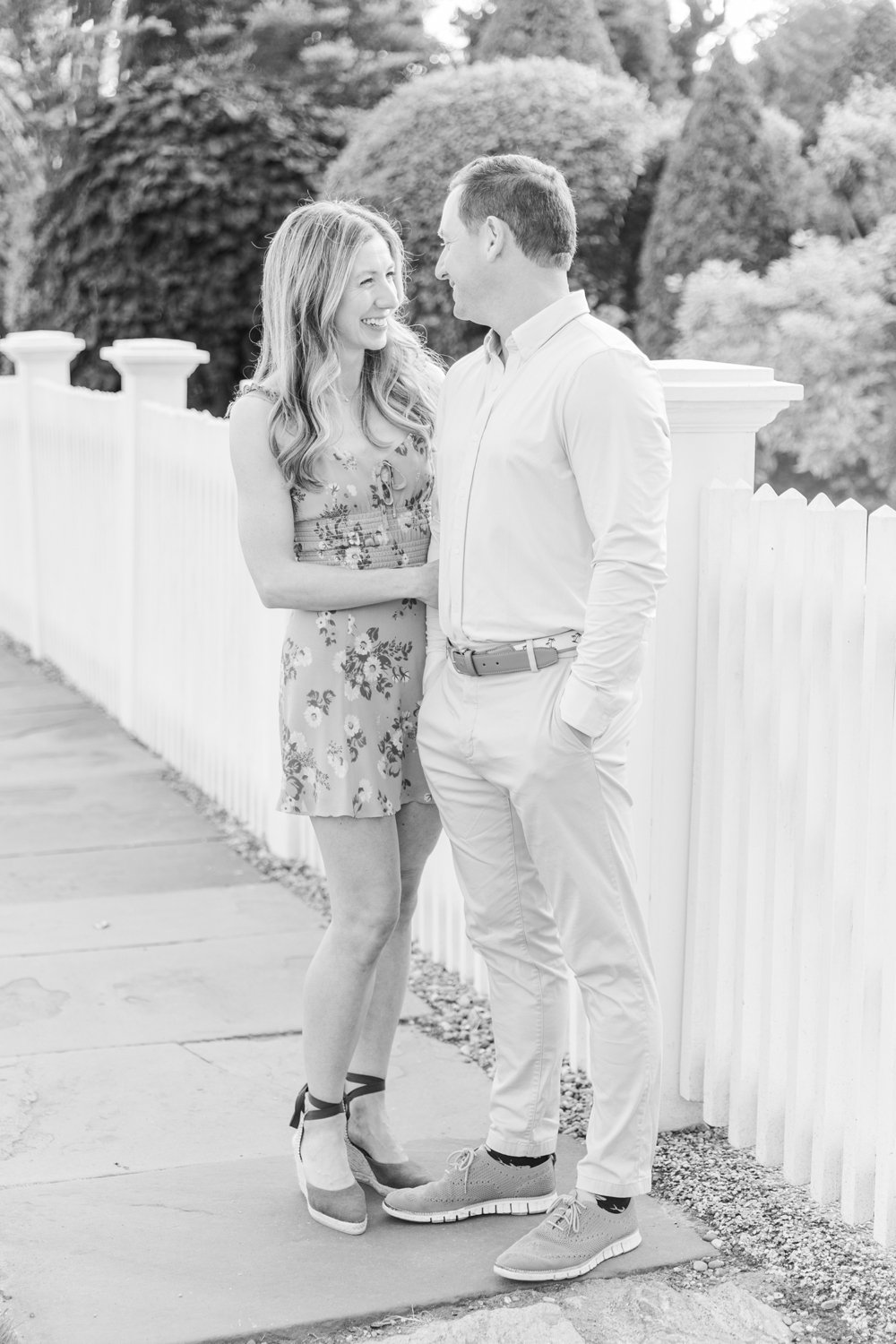 coastal-summer-engagement-session-southport-harbor-fairfield-connecticut-wedding-photographer-shaina-lee-photography