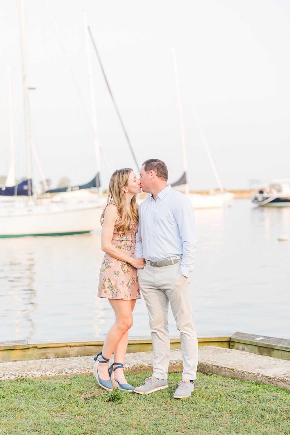 coastal-summer-engagement-session-southport-harbor-fairfield-connecticut-wedding-photographer-shaina-lee-photography