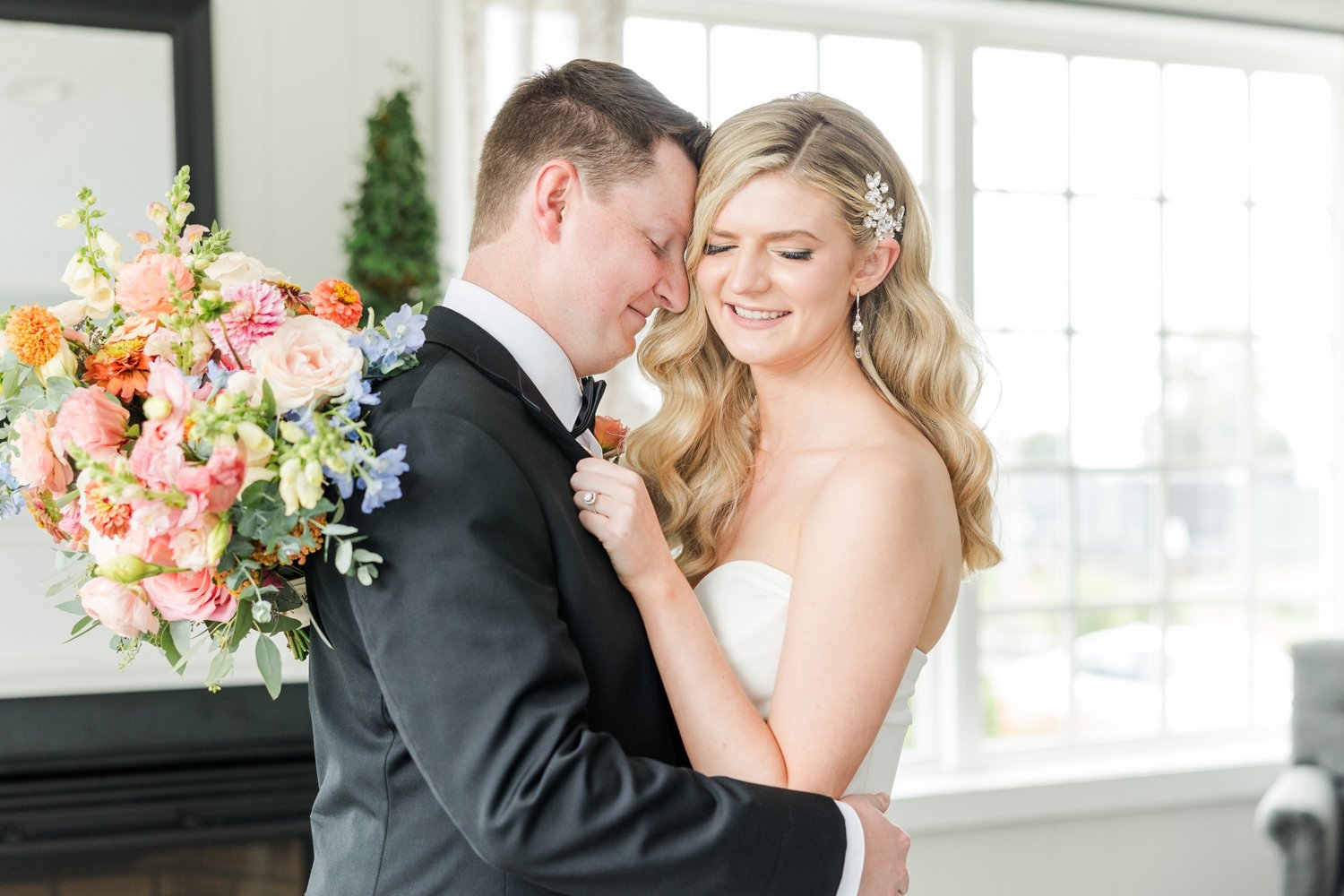 colorful-summer-wedding-the-inn-at-longshore-westport-connecticut-photographer-shaina-lee-photography